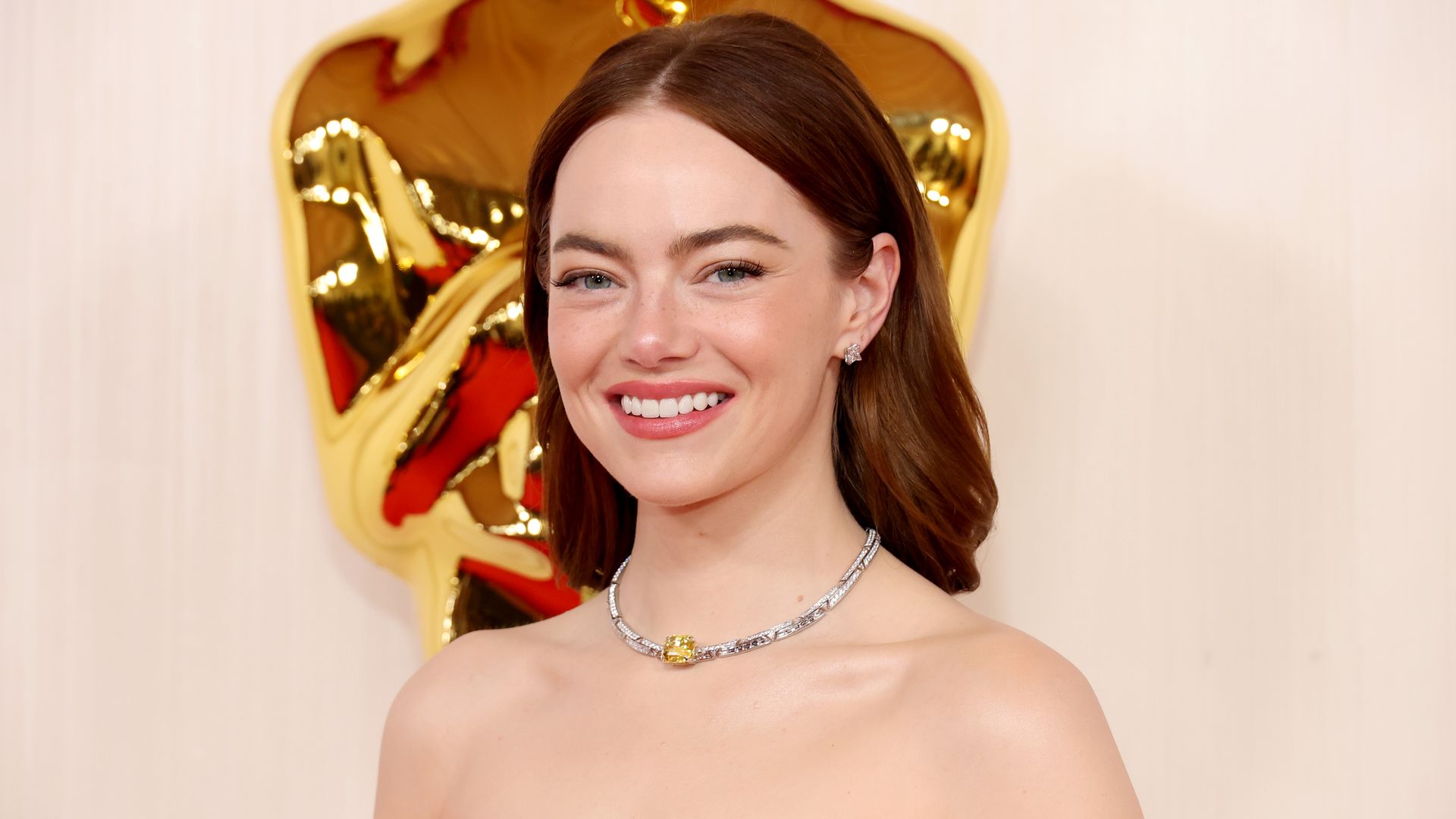 Emma Stone smiling at the Oscars
