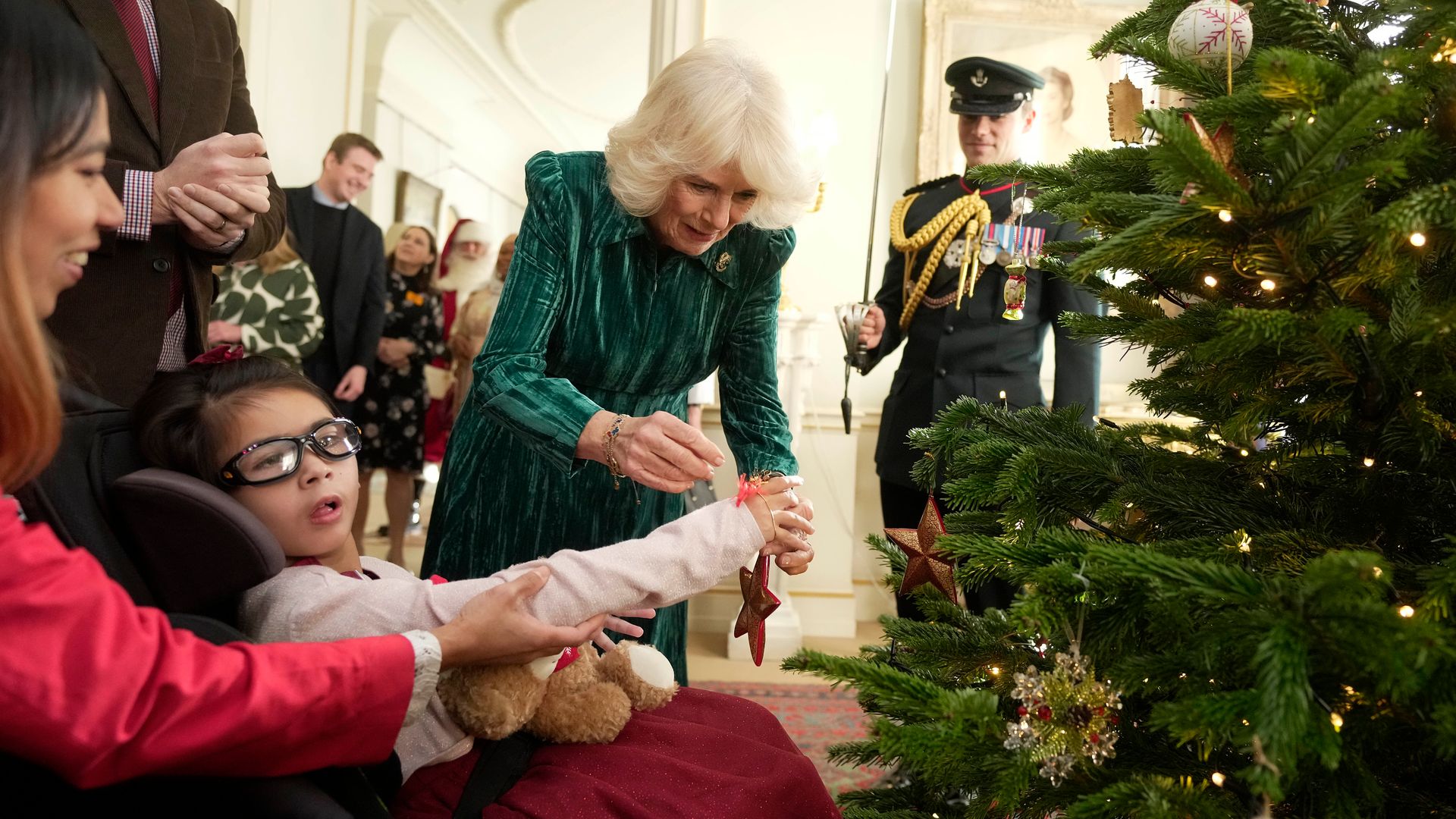 Camilla and the children decorated the tree at Clarence House