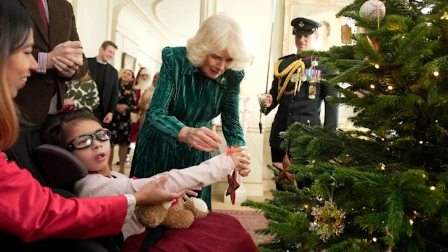 Camilla and the children decorated the tree at Clarence House