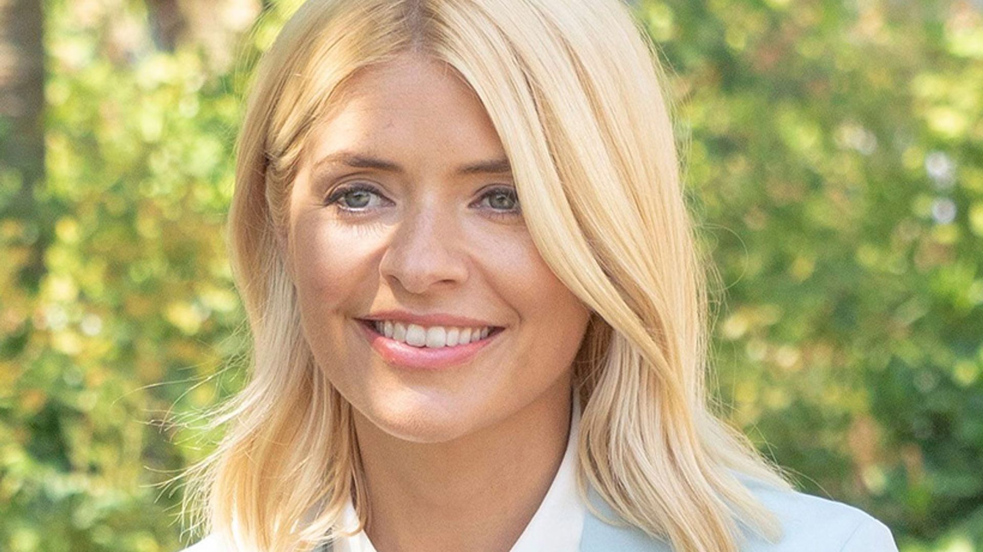 Holly Willoughby looks incredible on This Morning in a white shirt and ...
