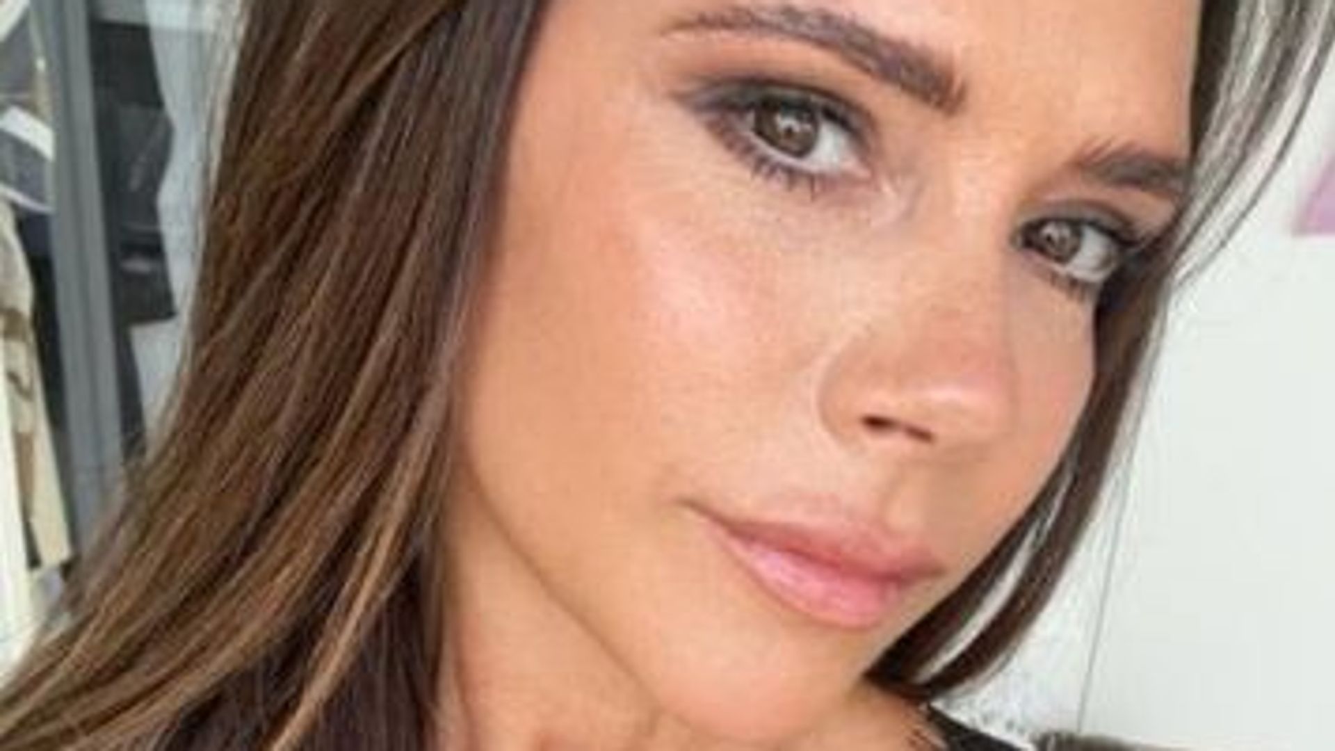 Victoria Beckham Shares An Incredible 'Lip Contour' Hack