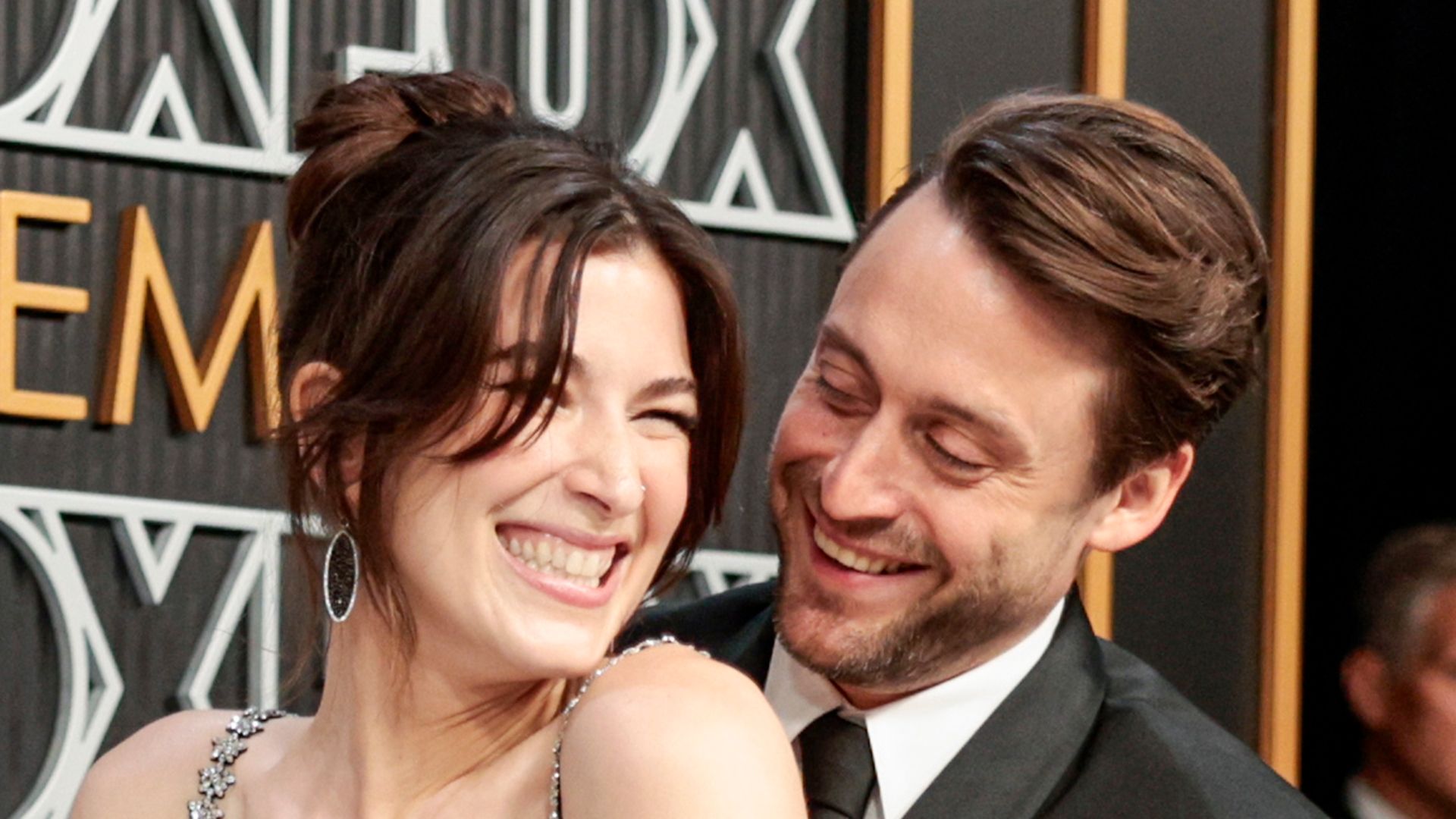 Kieran Culkin and wife Jazz cuddle up on the Emmys red carpet