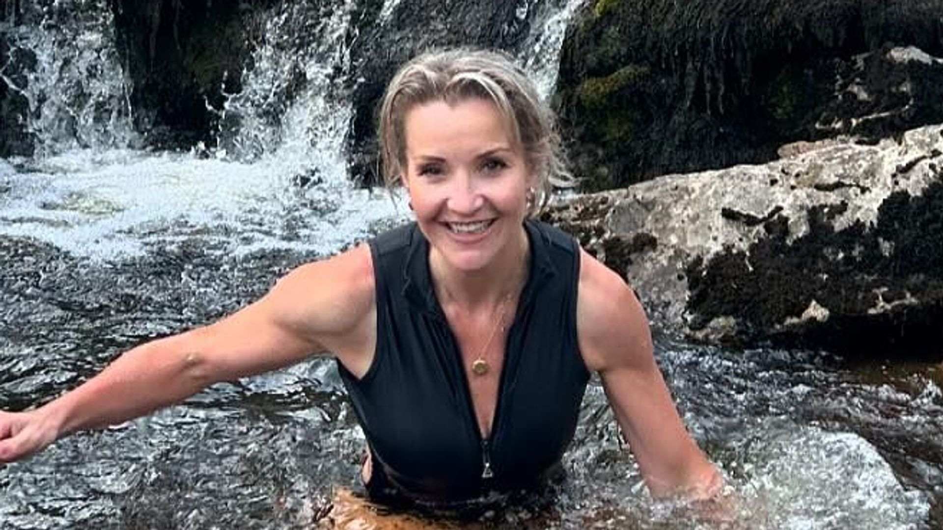 Helen Skelton looks unreal in flattering swimsuit for new family photos