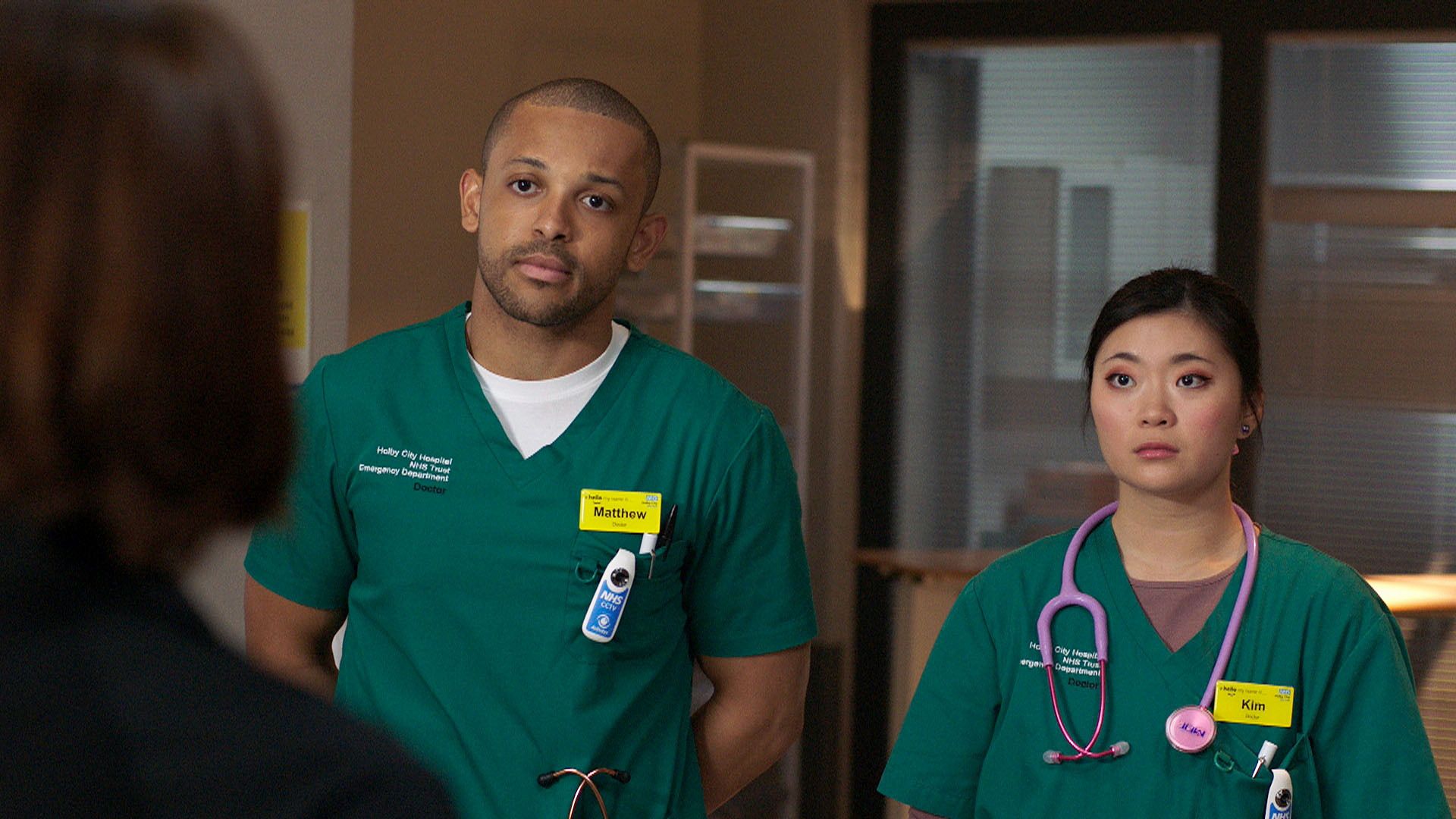 Image fixe d'Aron Julius et Jasmine Bayes dans Casualty