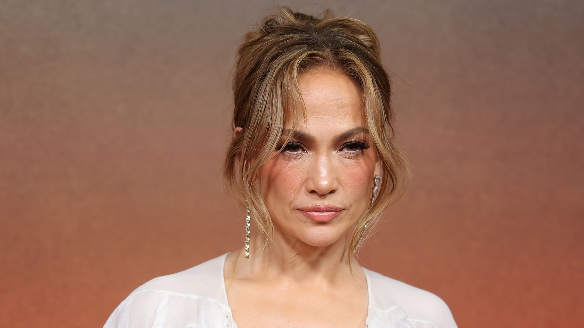Jennifer Lopez cancels tour to 'be with her family' amid Ben Affleck divorce reports