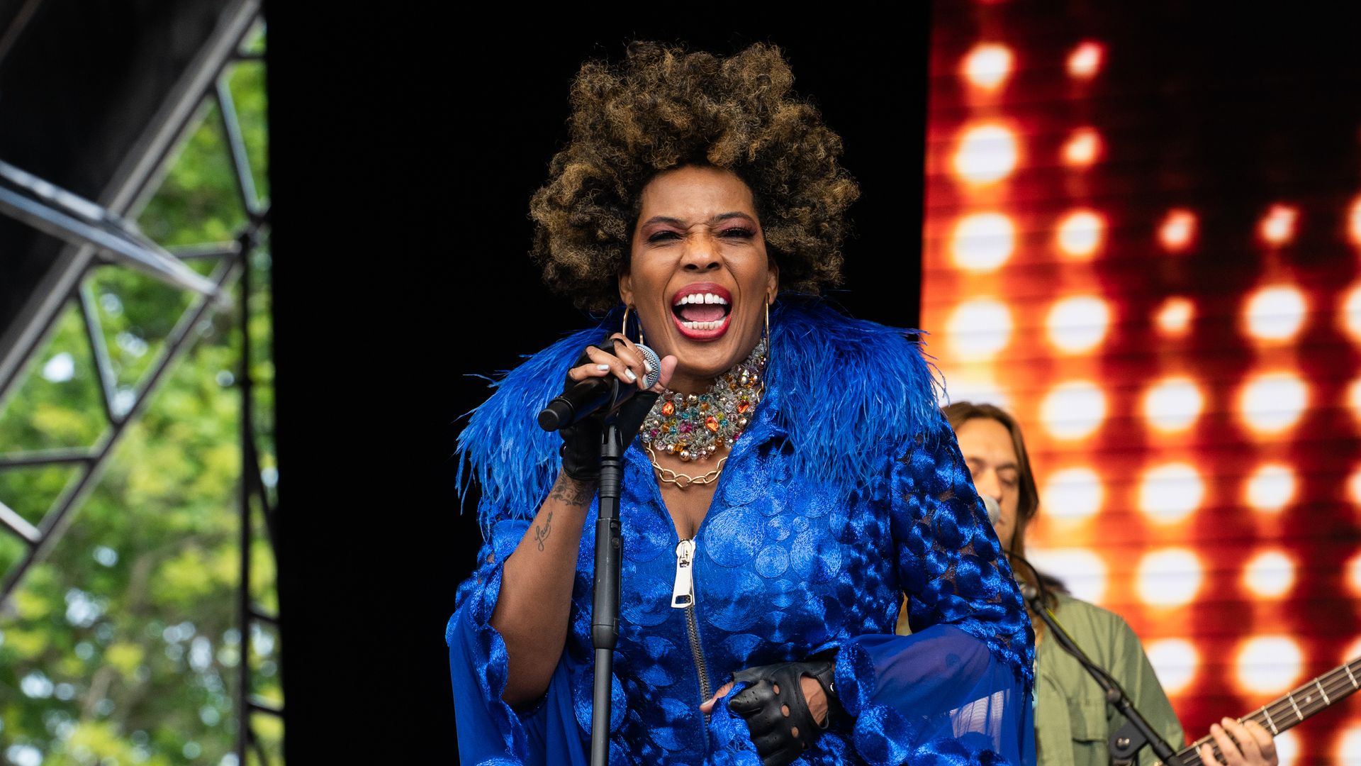 Macy Gray performing at Mighty Hoopla