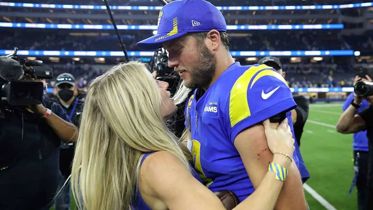 Rams QB Matthew Stafford's Wife Kelly Admits Getting 'Worst' Boob Job –  Hollywood Life