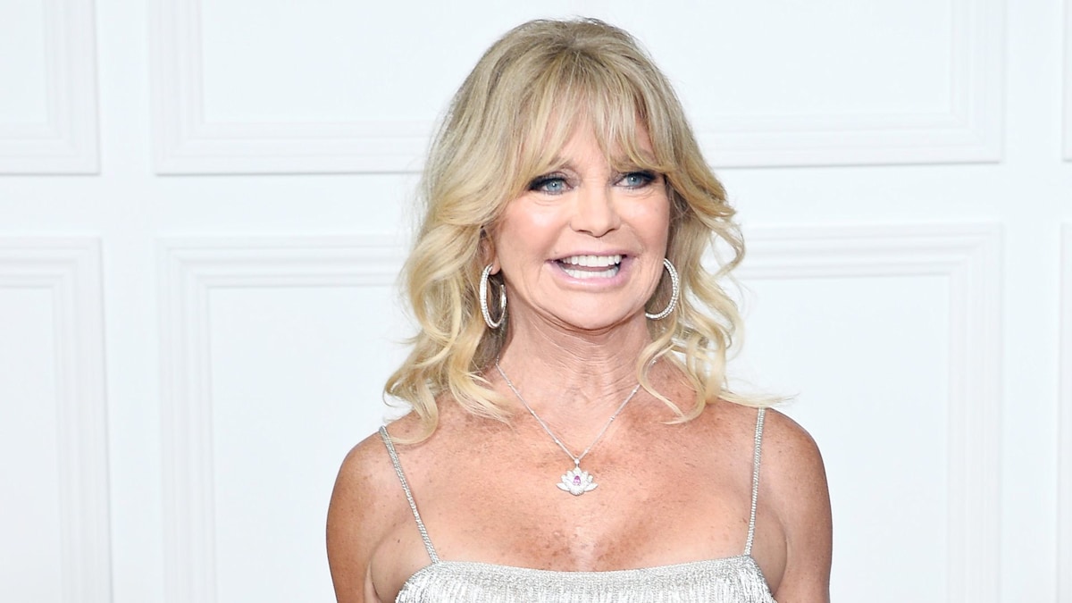 Goldie Hawn, 77, Shares Stunning Sunset Swimsuit Pic