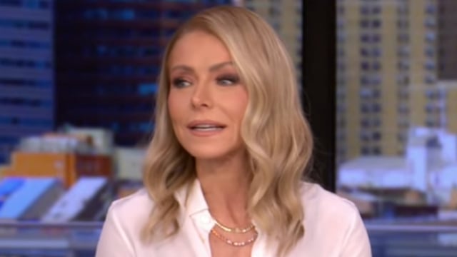 Kelly Ripa in the Live studio