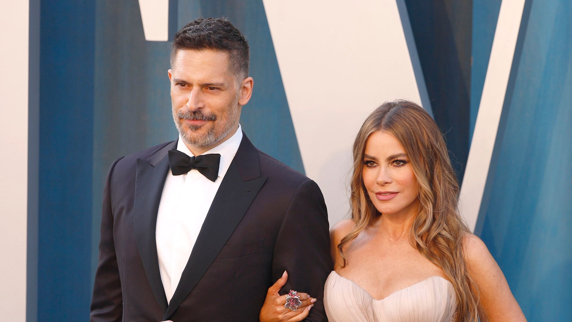 Joe Manganiello and Sofi­a Vergara attend the 2022 Vanity Fair Oscar Party Dinner at Wallis Annenberg Center for the Performing Arts on March 27, 2022 in Beverly Hills, California