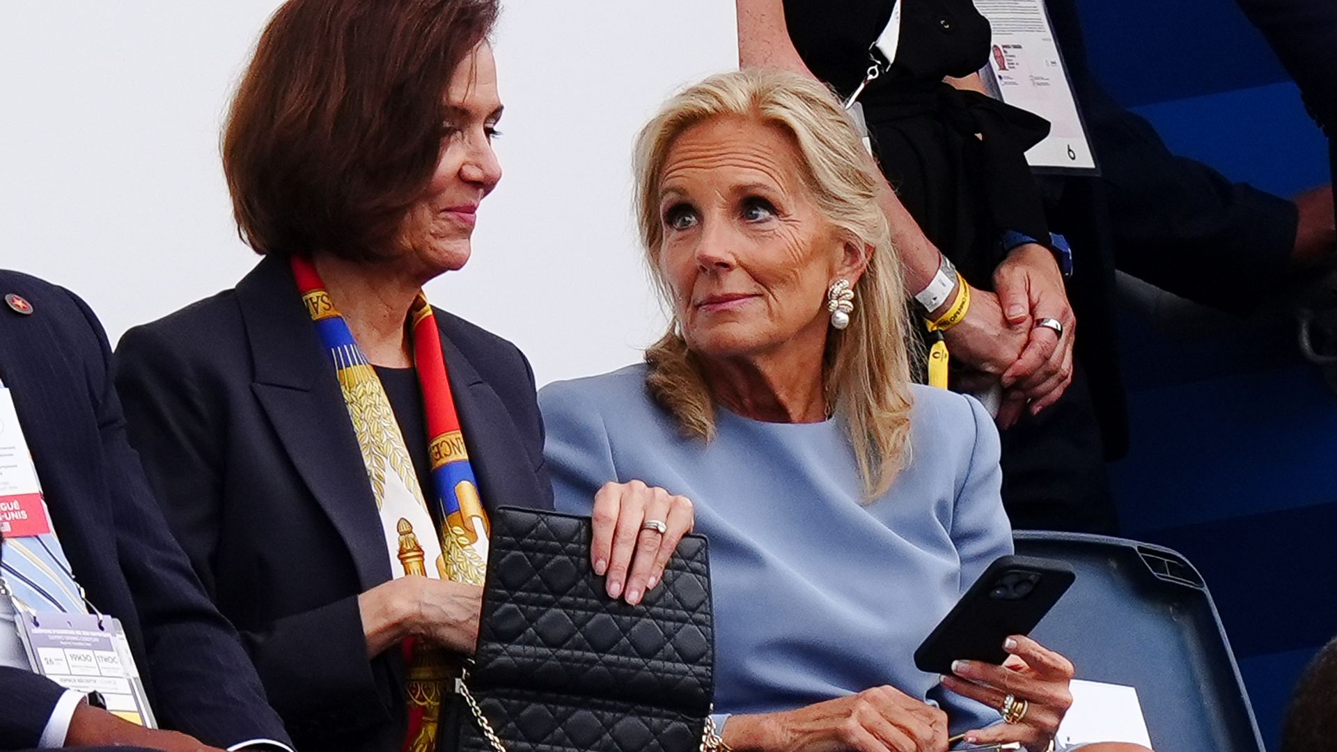 US-First Lady Jill Biden (rechts) während der Eröffnungszeremonie der Olympischen Spiele 2024 in Paris 