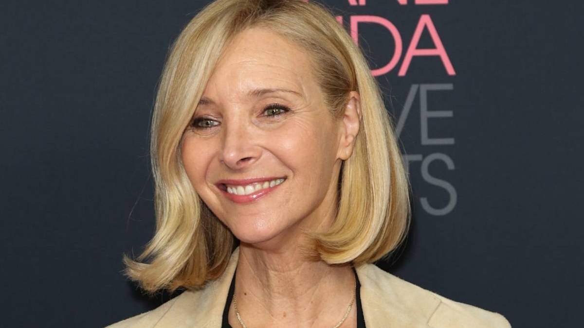 Friends Star Lisa Kudrow Shares Glam Photo From Inside Her Spotless Kitchen At Home In La Hello