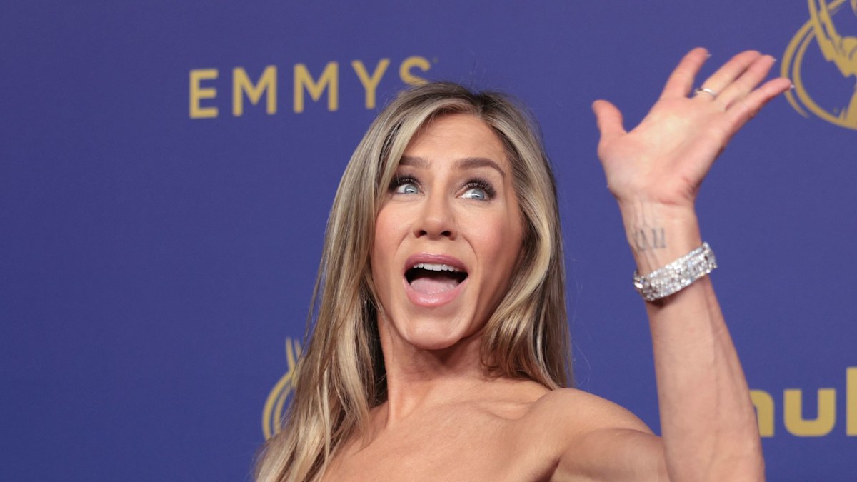 Jennifer Aniston 'finds love' with celebrity hypnotist, pair pictured on A-list vacation with Courteney Cox | HELLO!