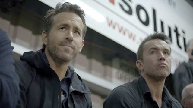 WELCOME TO WREXHAM "Away We Goal" Season 1, Episode 8 (Airs September 14) â Pictured: (l-r) Ryan Reynolds, Rob McElhenney. CR: FX