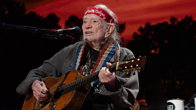 willie nelson performing on stage