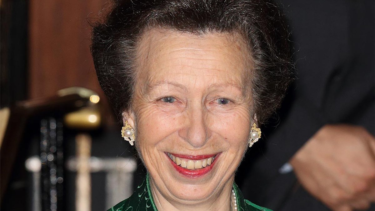 Princess Anne looks cheery in bold scarf for first royal appearance in ...
