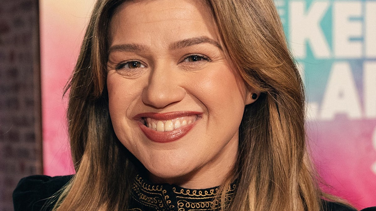 Kelly Clarkson switches to another show in huge TV update — and her plunging outfit is everything