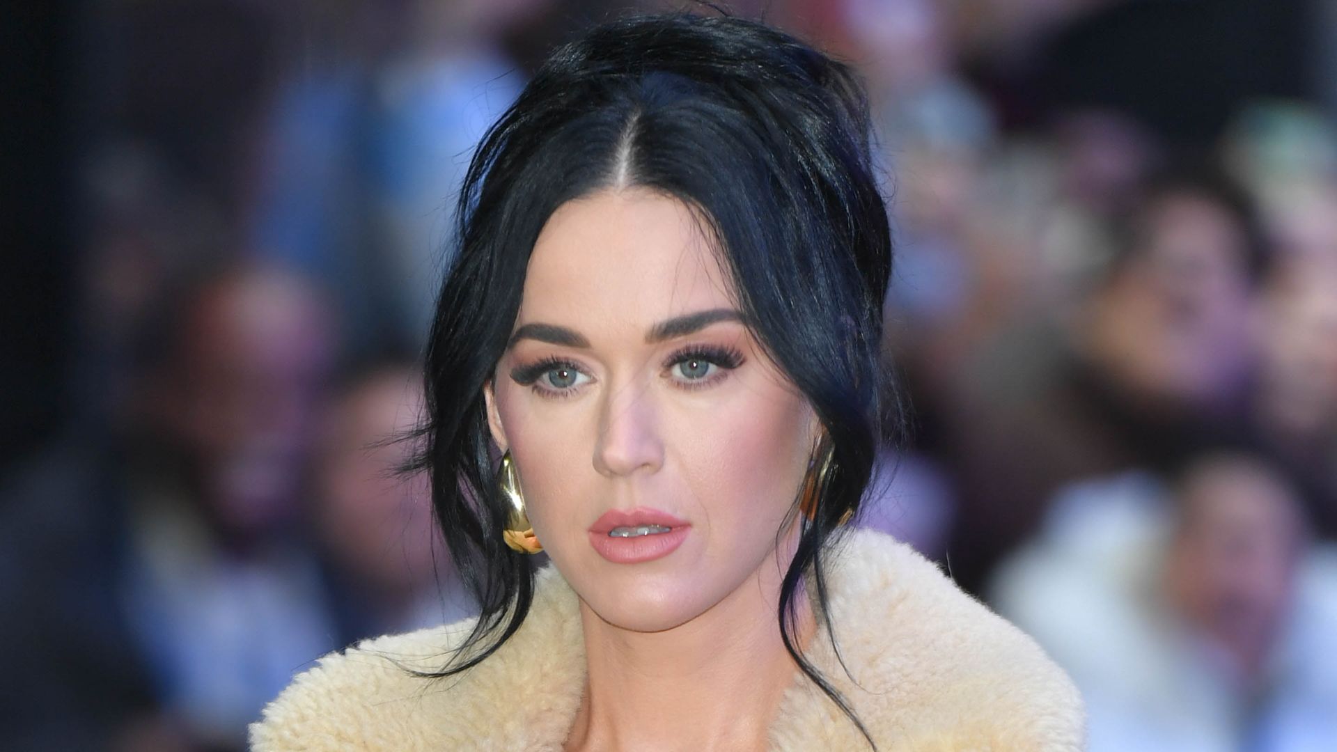 Katy Perry suffers unexpected physical reaction during American Idol ...