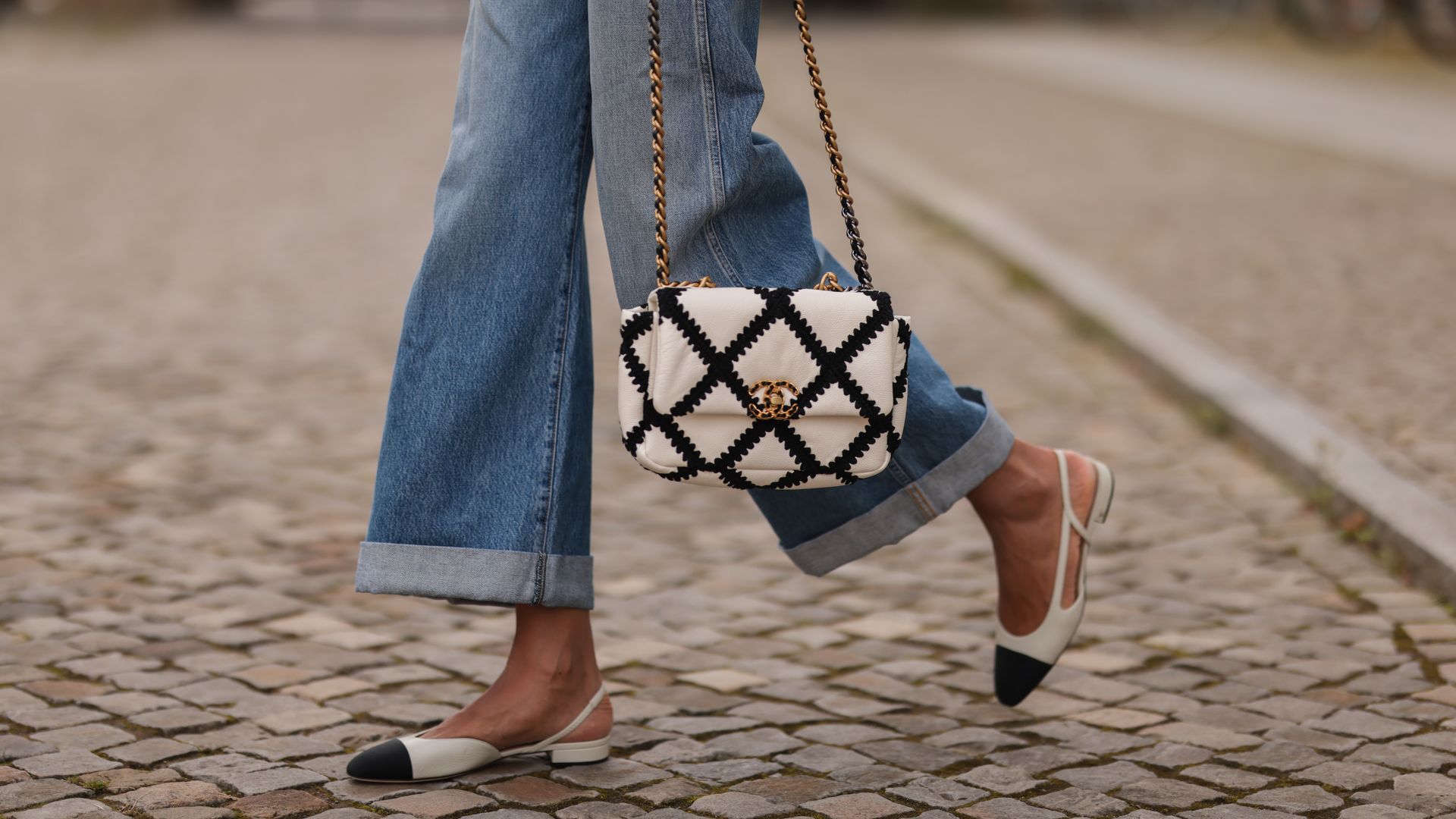 Woman wearing jeans with Chanel bag with pumps 