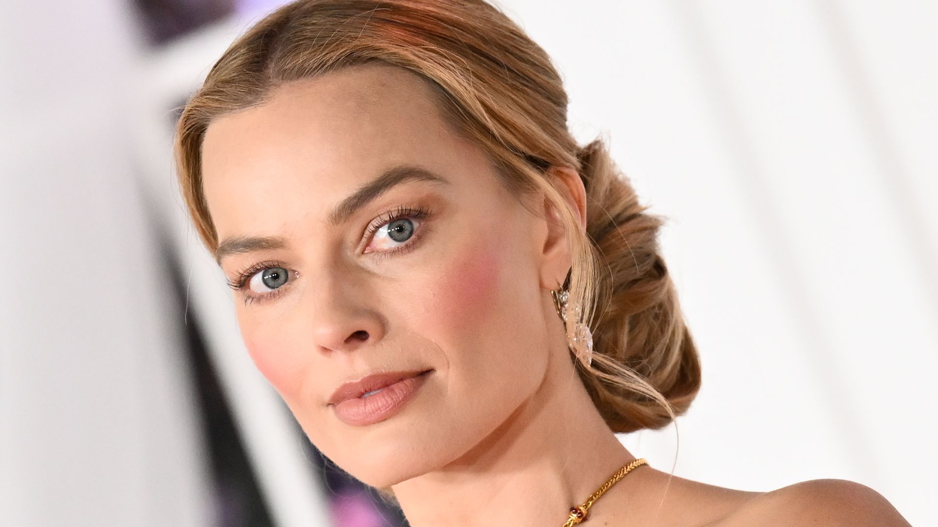Margot Robbie's secret make-under - Wuthering Heights star reignites Brontë beauty