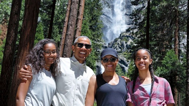 Barack and Michelle Obama with daughters Malia and Sasha