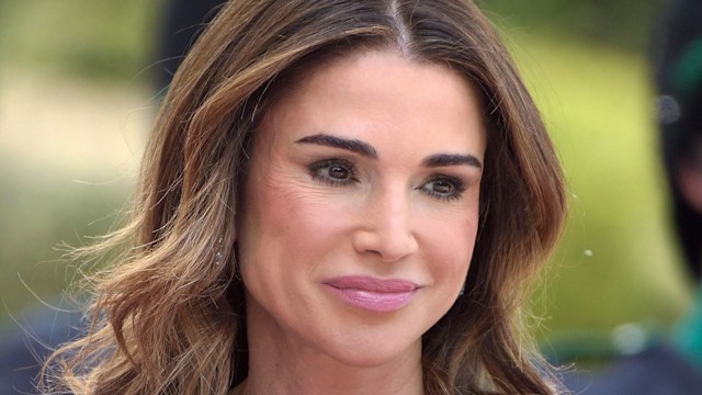 queen rania close up in plum dress