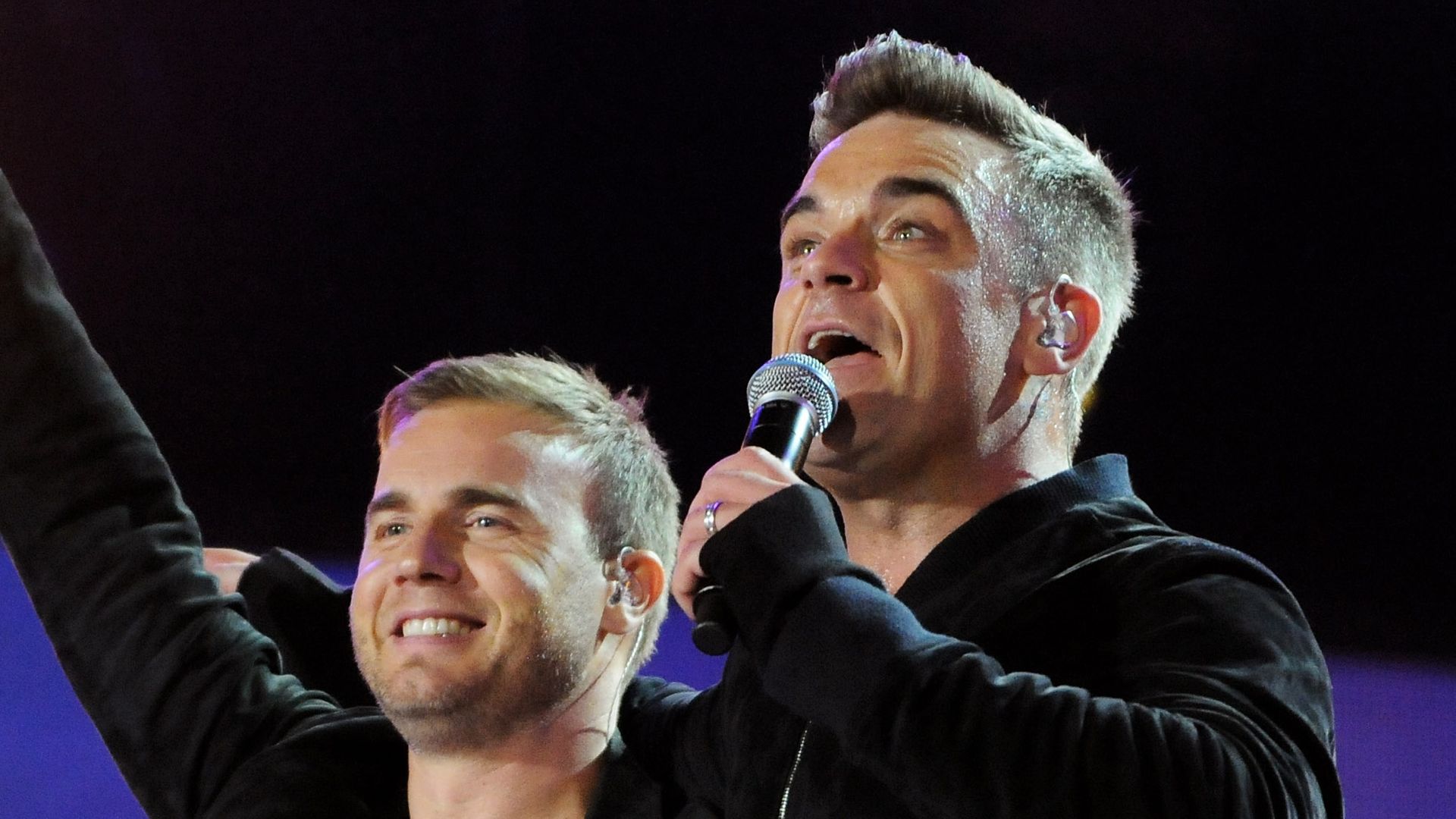 Robbie Williams and Gary Barlow on stage 