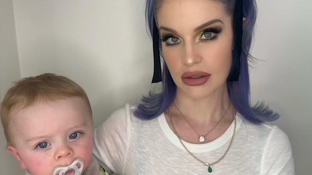 kelly osbourne holding son sidney