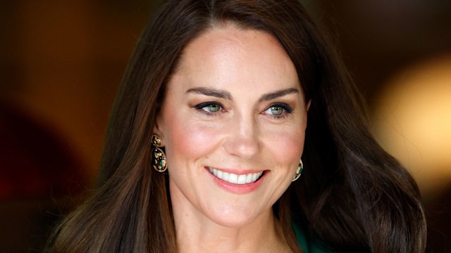 Kate Middleton wearing green dress and smiling