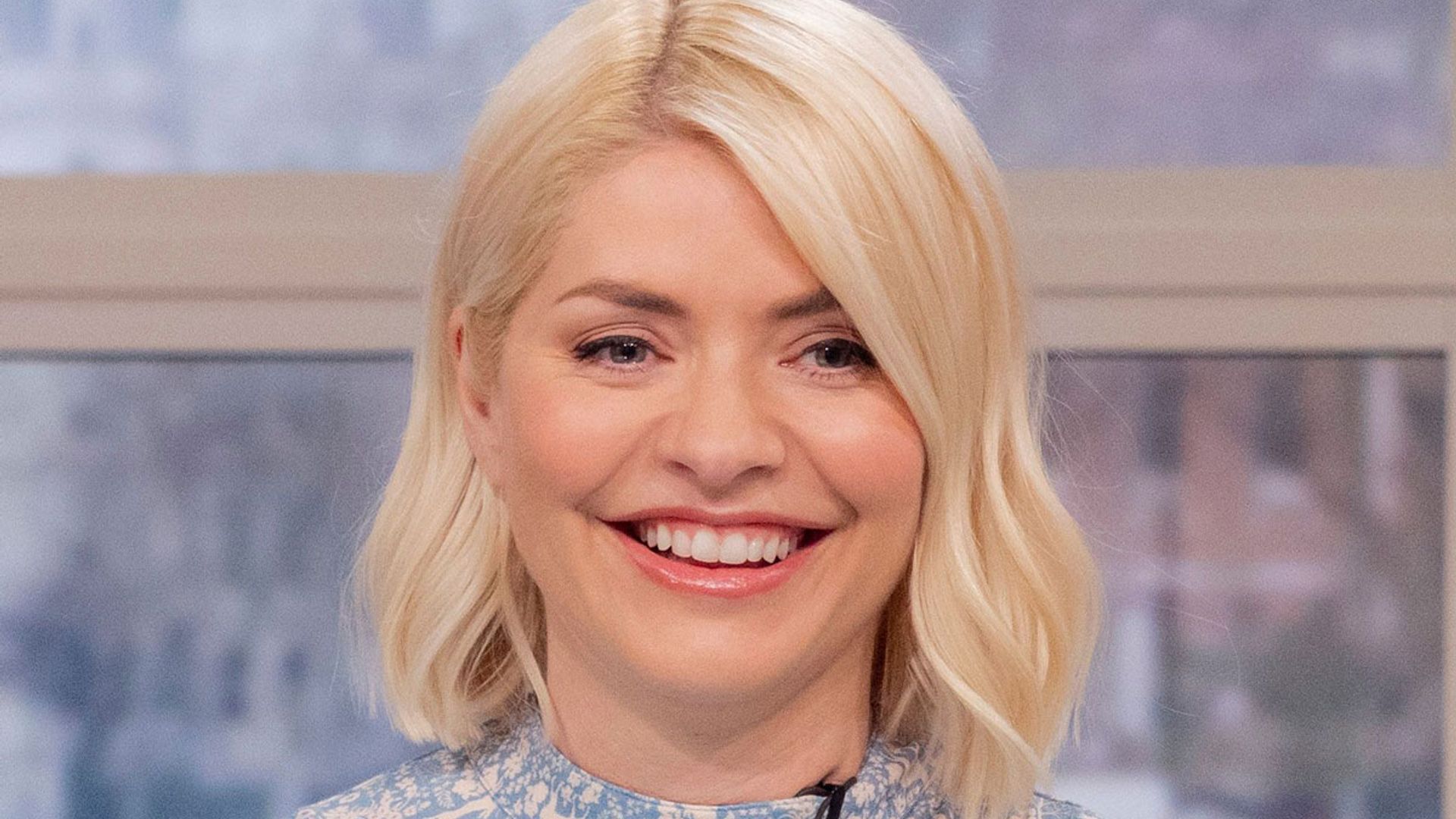 holly willoughby this morning jigsaw skirt