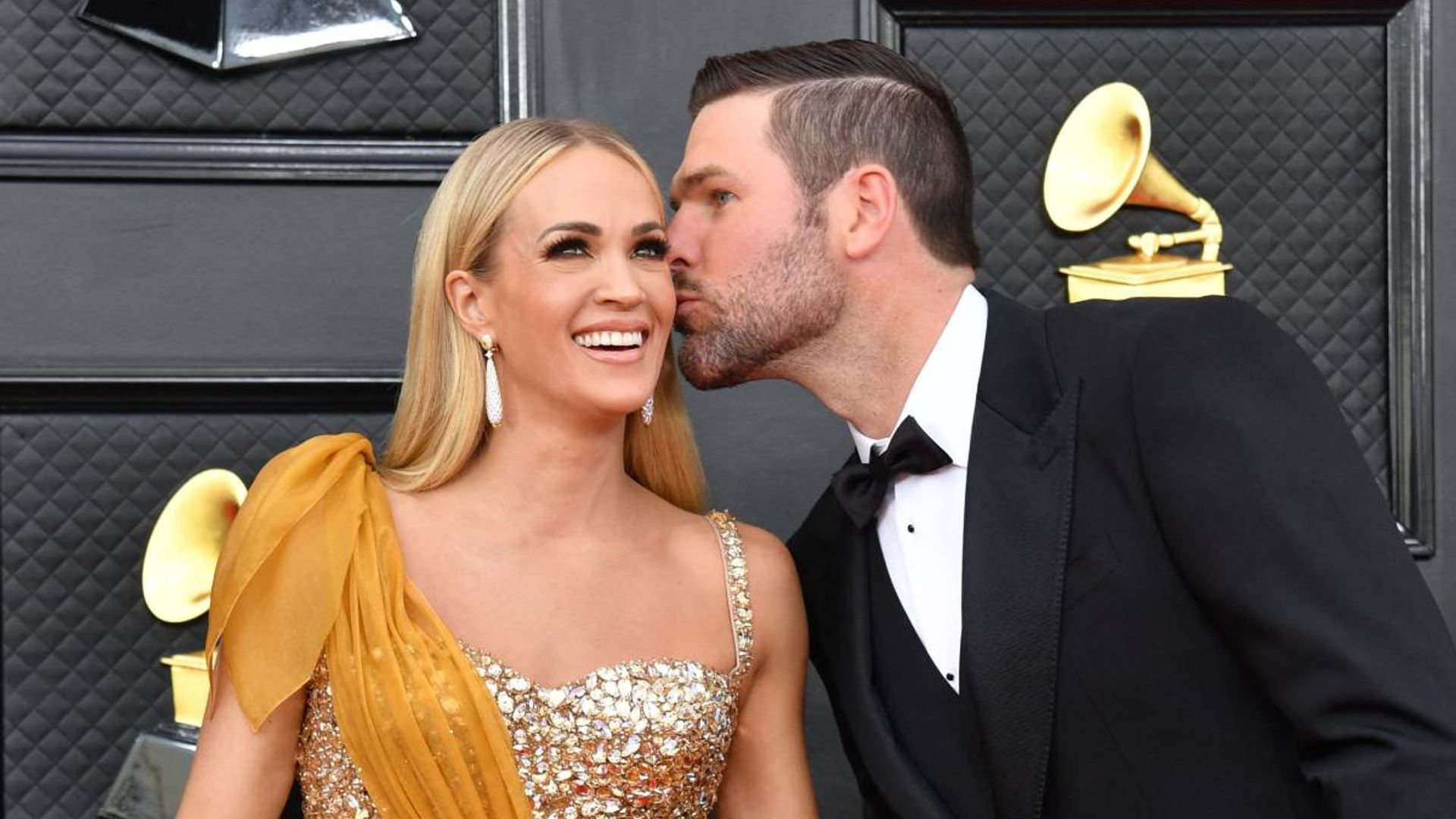 carrie underwood mike fisher family grammys