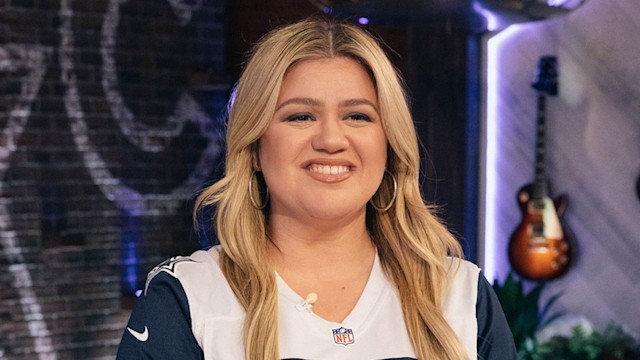 kelly clarkson show change football