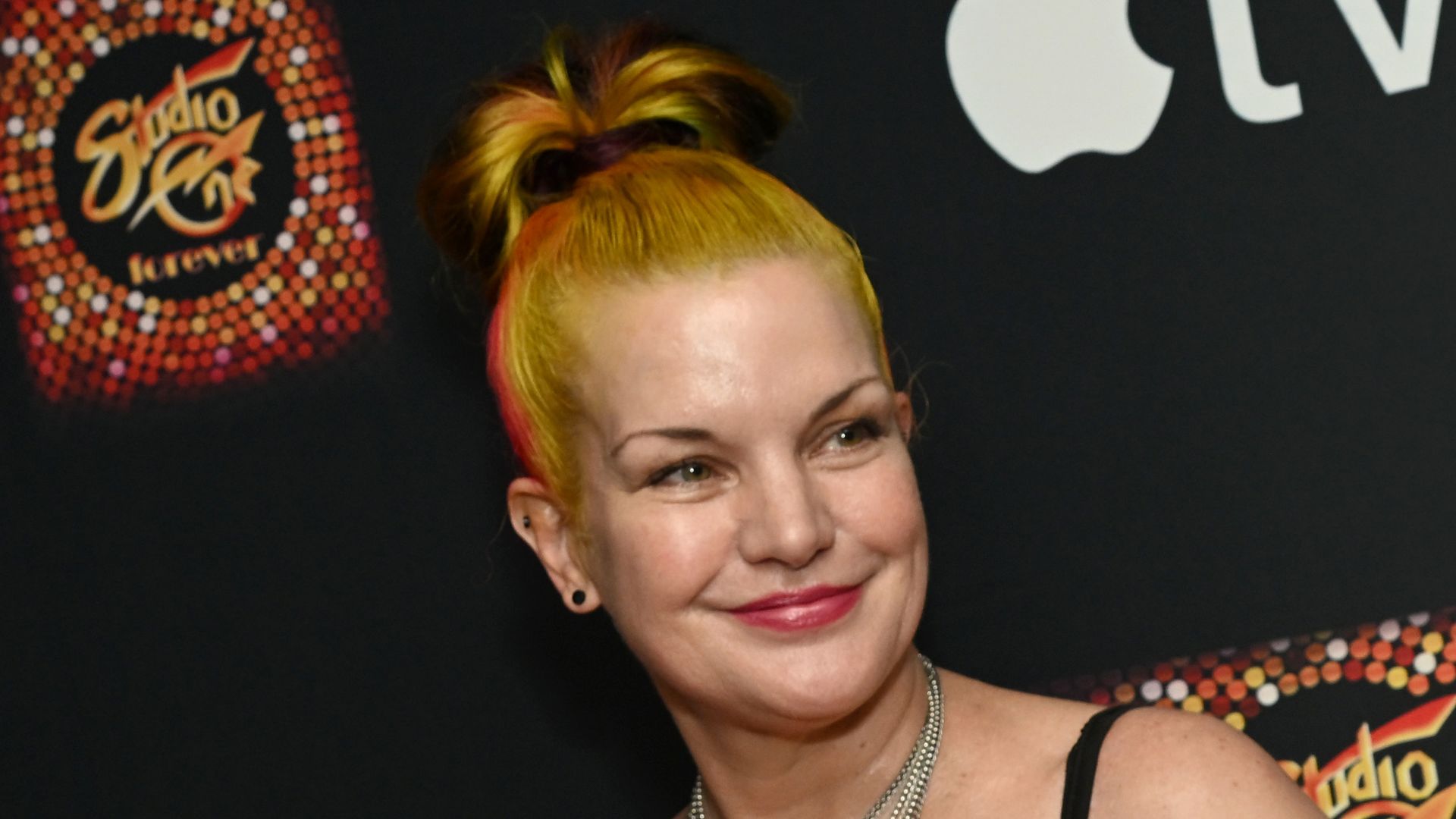 Pauley Perrette est loin des jours du NCIS sur une nouvelle photo de l'apparence publique rare 1 f0d1f96ed575 pauley perrette gravitas