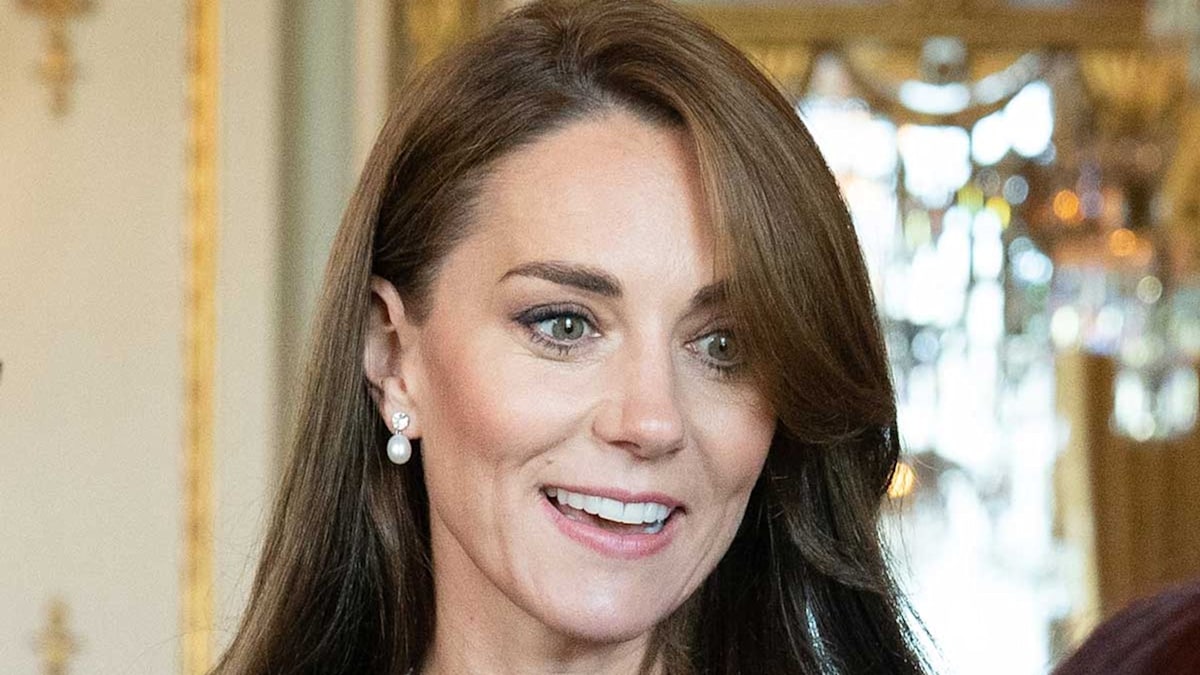 Kate Middleton Stuns In The Most Luxurious Dress And Heels Hello 