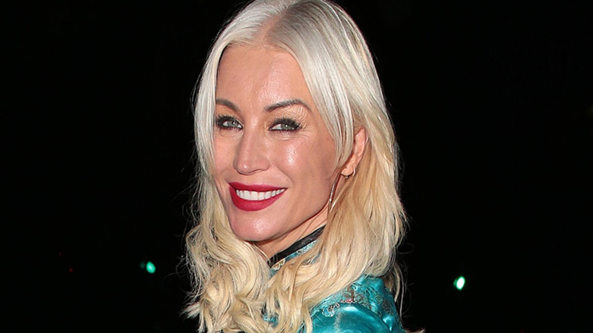 Denise Van Outen de Strictly seduce a su rara vez vista Betsy durante una escapada a España