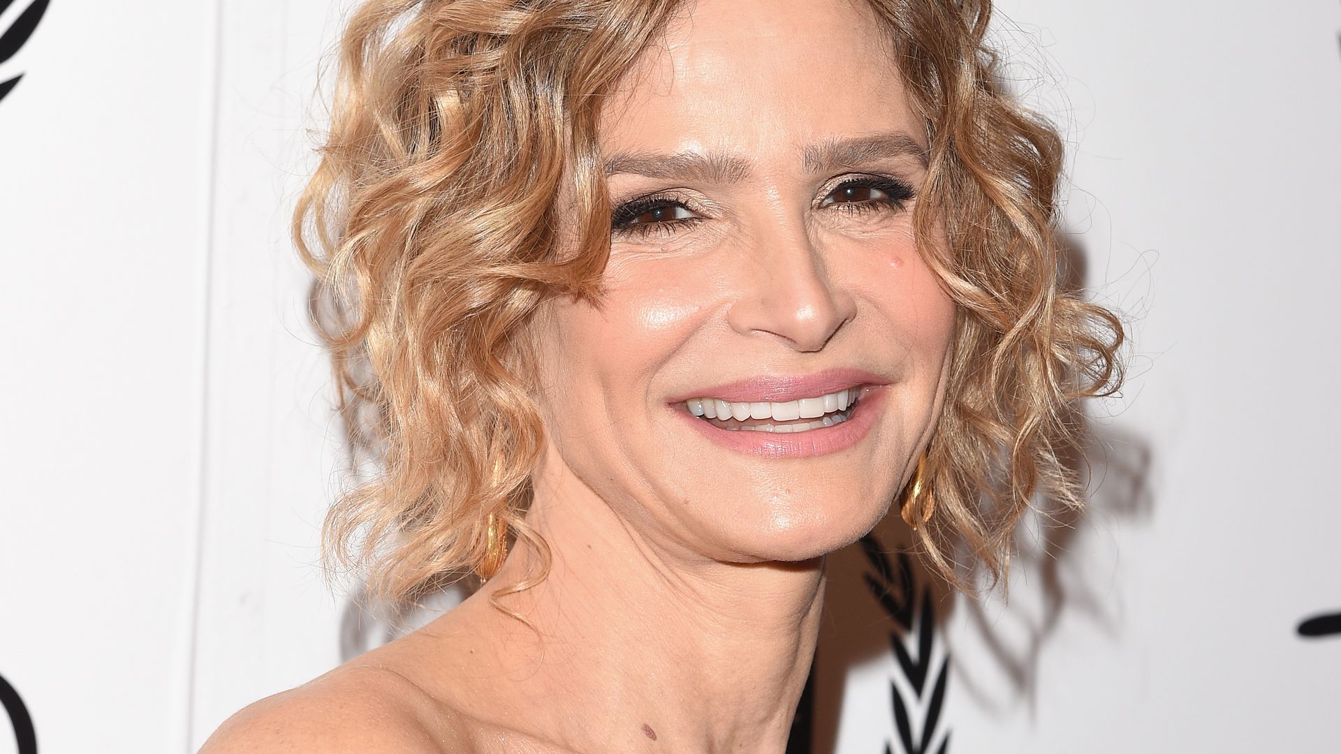 Kyra Sedgwick shares unexpected beach selfie that leaves fans saying the same thing