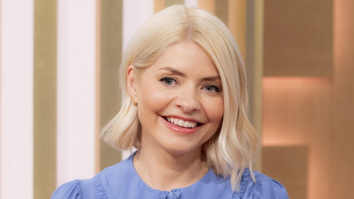 This Mornings Holly Willoughby Apologises To Fans As She Makes Glastonbury Confession Hello 5162