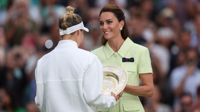 Kate Middleton handing a Wimbleton trophy to Marketa Vondrousova