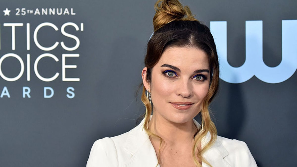 Schitt's Creek star Annie Murphy age, husband, net worth, career 