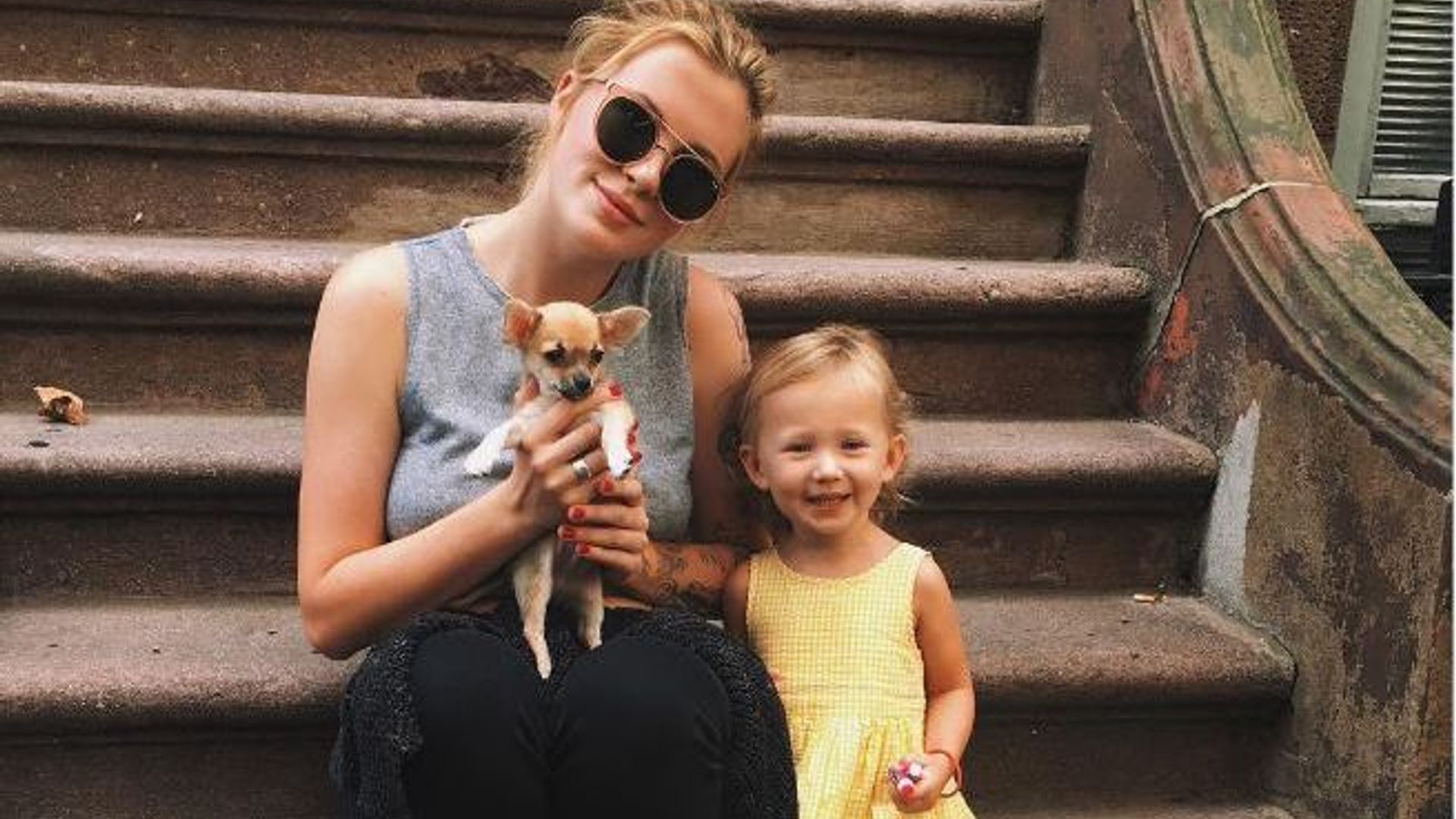 Ireland Baldwin raves about her little siblings as Alec and Hilaria(02)