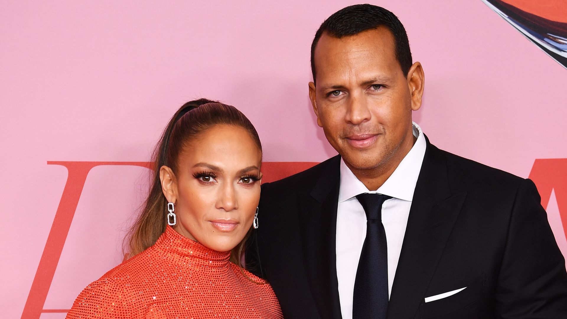 Jennifer Lopez poses with the Fashion Icon Award and Alex Rodriguez during Winners Walk during the CFDA Fashion Awards at the Brooklyn Museum of Art on June 03, 2019 in New York City.