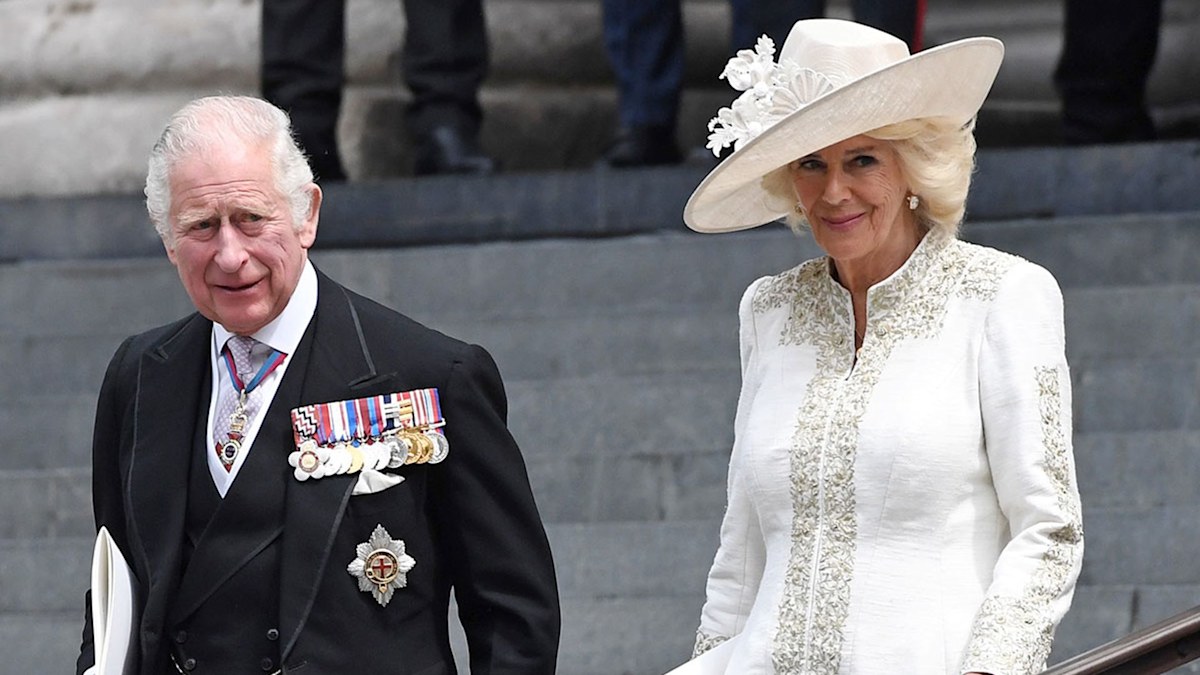 Clarence House forced to delete tweet after mistake regarding the Queen ...