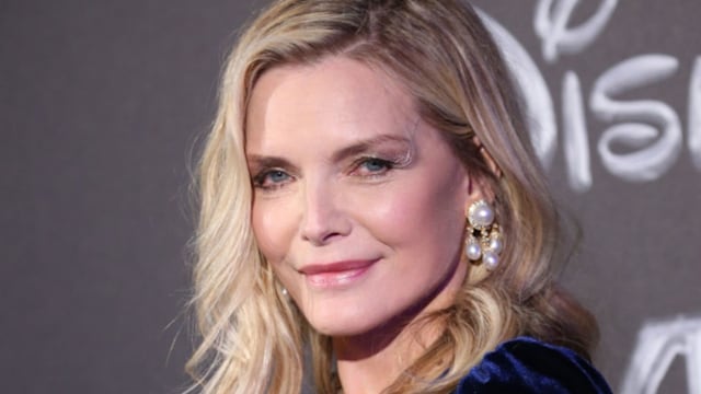 michelle pfeiffer red carpet