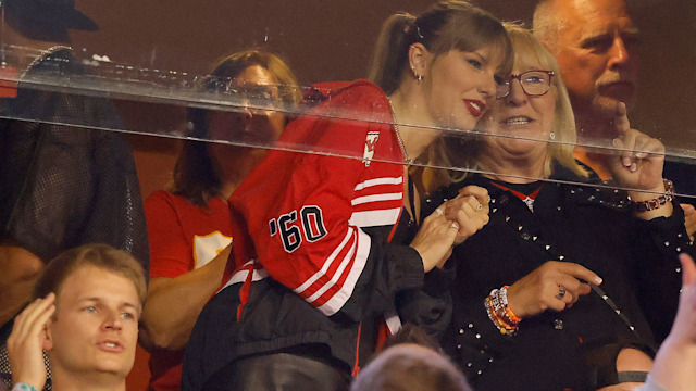  Taylor Swift and Donna Kelce look on before the game 