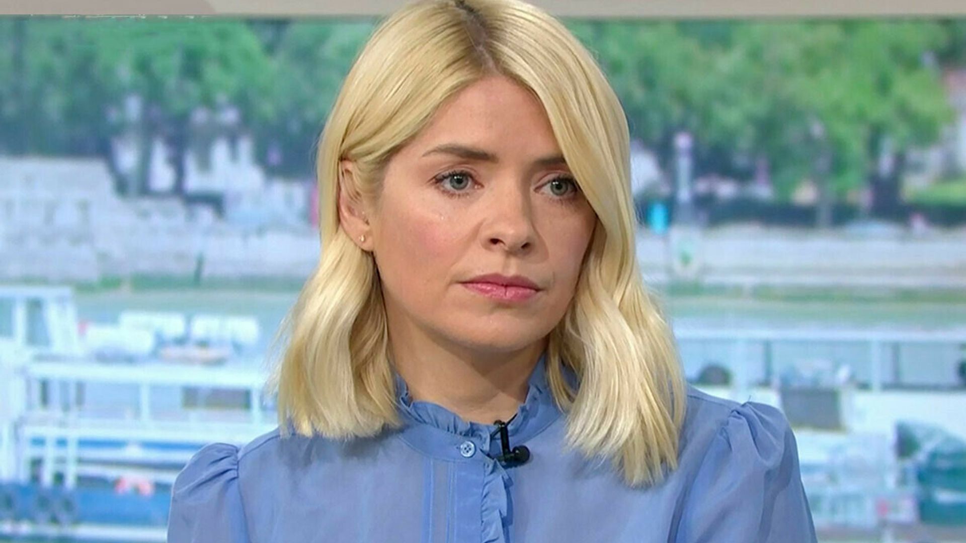 holly willoughby sad