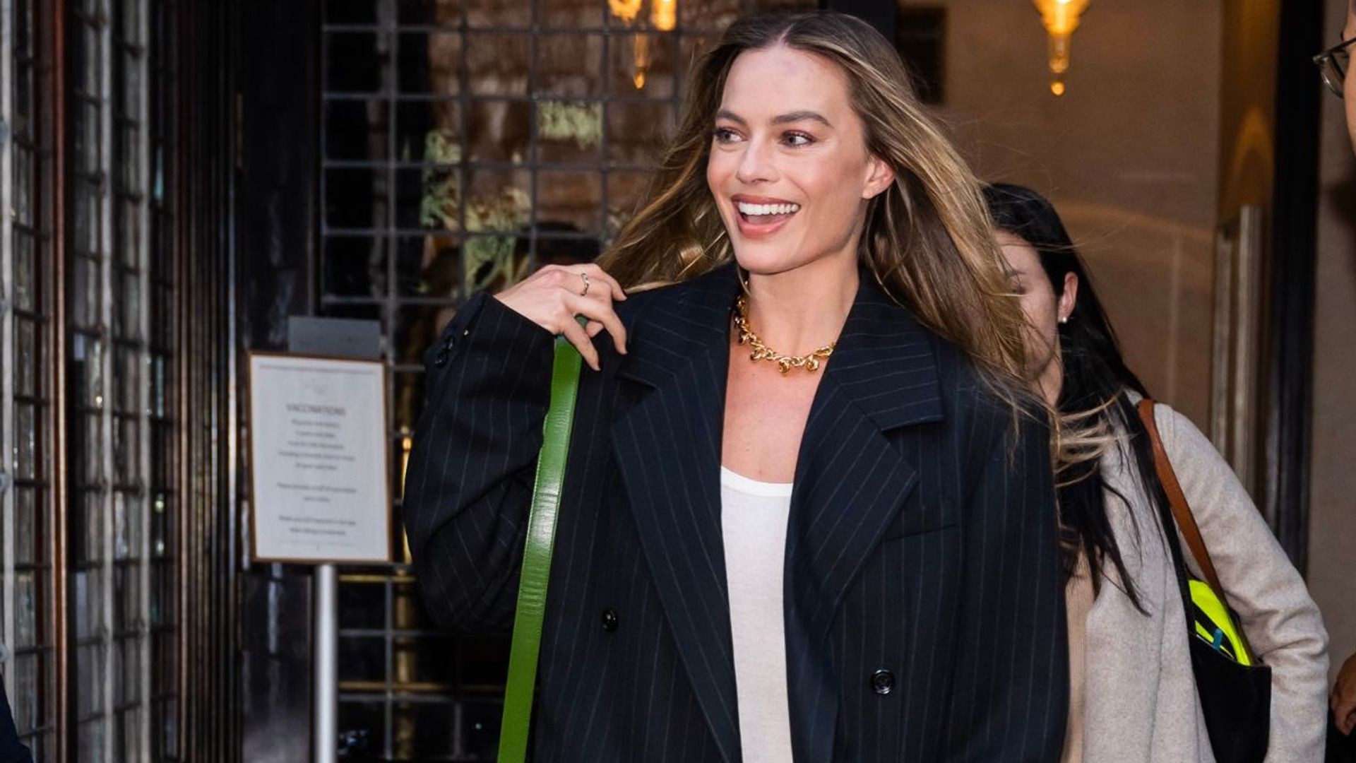 Margot Robbie's oversized blazer look just transformed our transitional  weather wardrobe - see photos