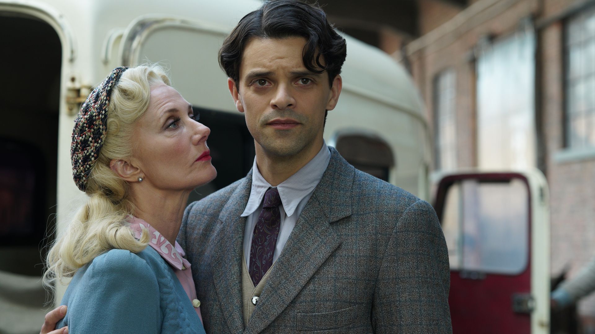 Joely Richardson as Sandra Dare and Jacob Fortune-Lloyd as Stewart Howard in Bookish