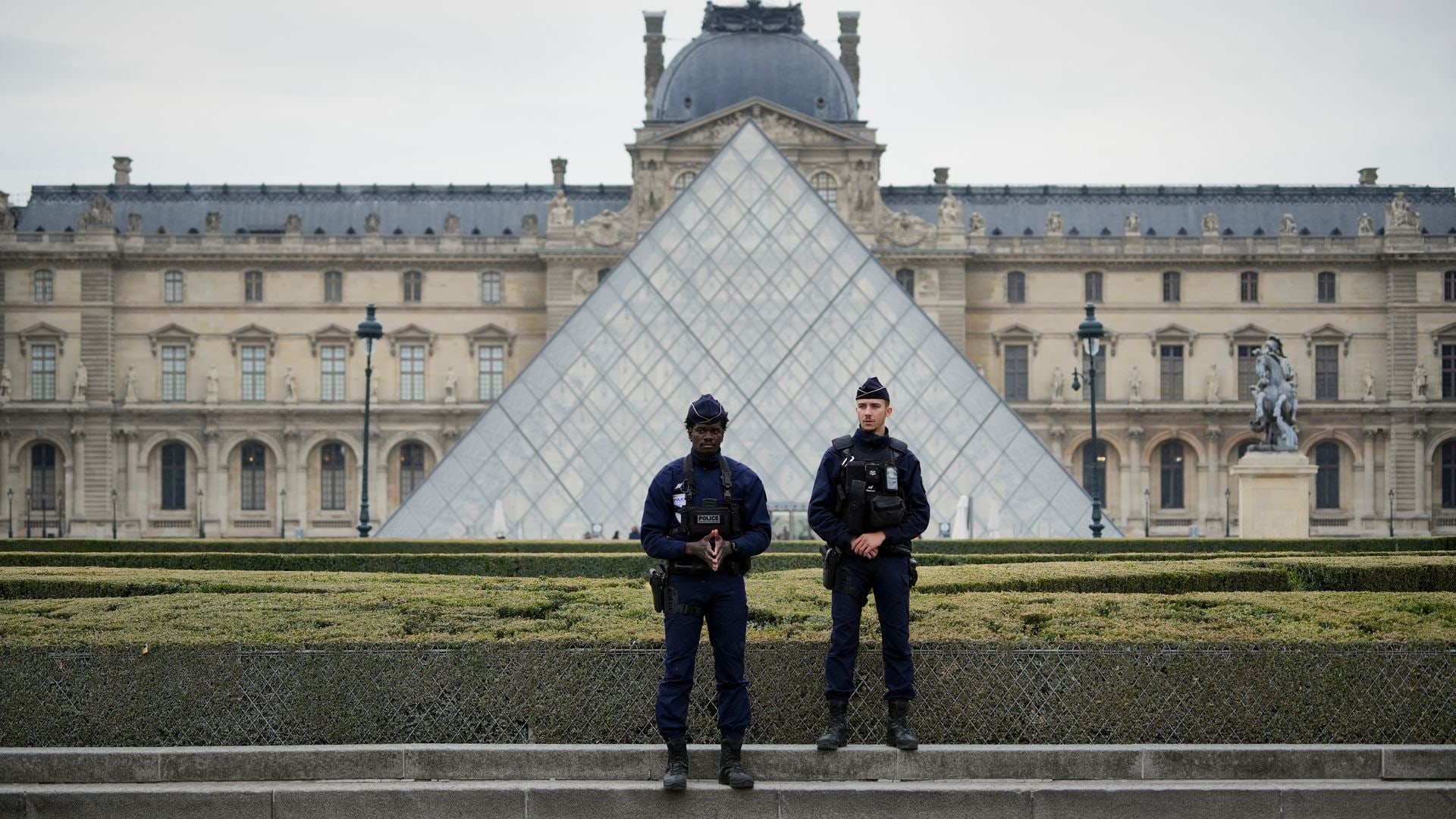 Police stand guard outside the Louvre museum at Louvre on October 19, 2025 in Paris, France. France's Culture Minister, Rachida Dati, announced the closure of the world-famous art museum on X due to the robbery taking place just after the Louvre opened to the public. It is being reported that millions of pound with of historic jewellery belonging to Napoleon and Empress Josephine has been stolen