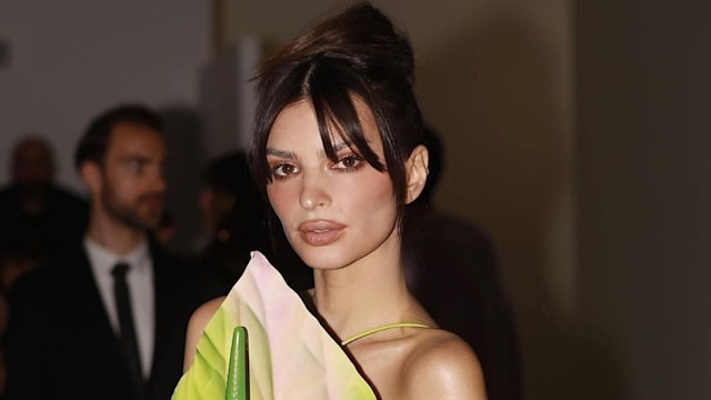 Emily Ratajkowski attends Loewe show in Paris 