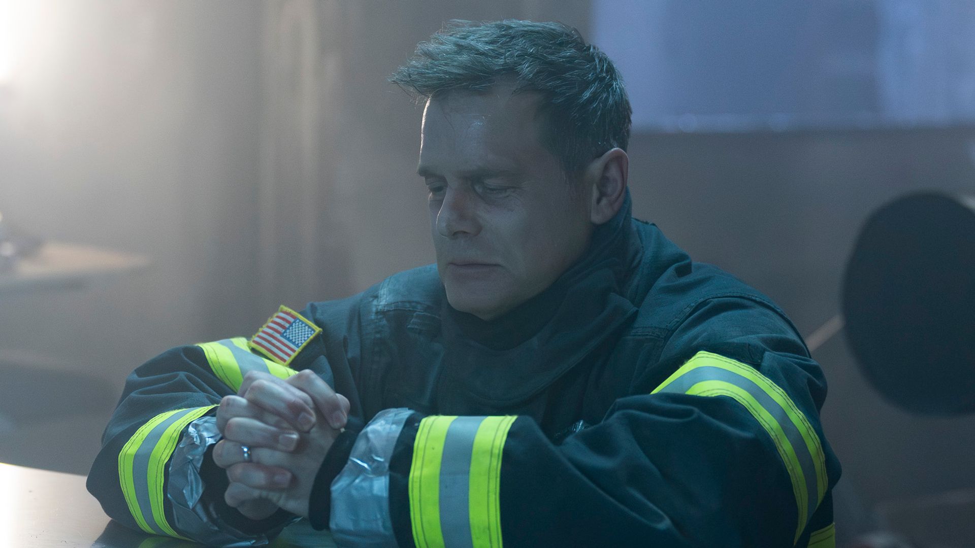  PETER KRAUSE IN A STILL FROM 9-1-1
